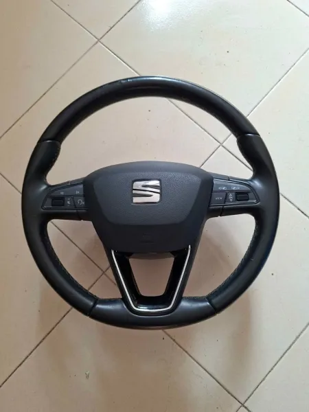 Volant air bag à vendre pour seat leon , peugeot 208 et 2008 et dacia duster 2020